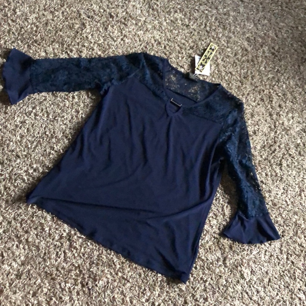 New with tags Navy blue 3/4 sleeve shirt.